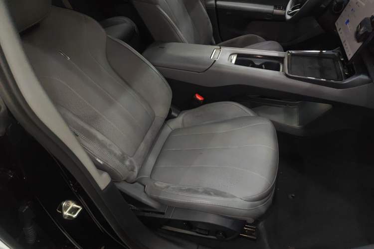 Used Lynk & Co 07 2024 EM-P 126 Long-Range Halo Right Front Seat