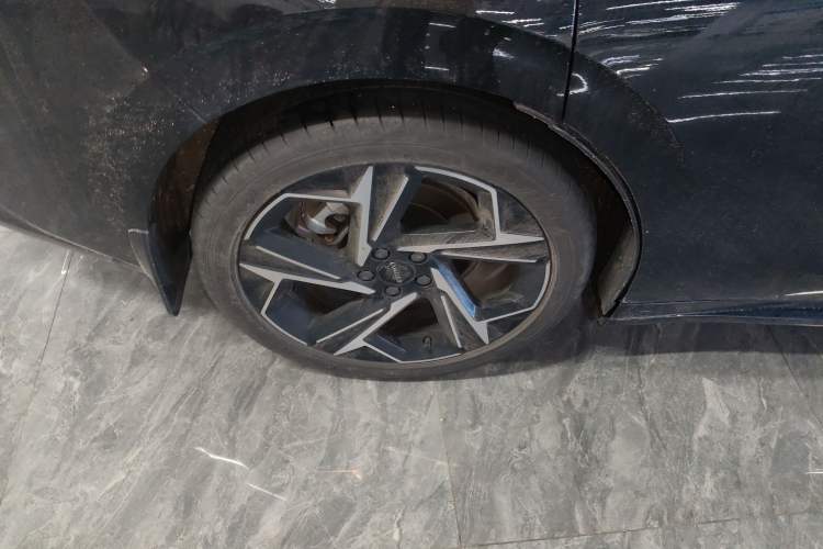 Used Lynk & Co 07 2024 EM-P 126 Long-Range Halo Right Rear Wheel Hub
