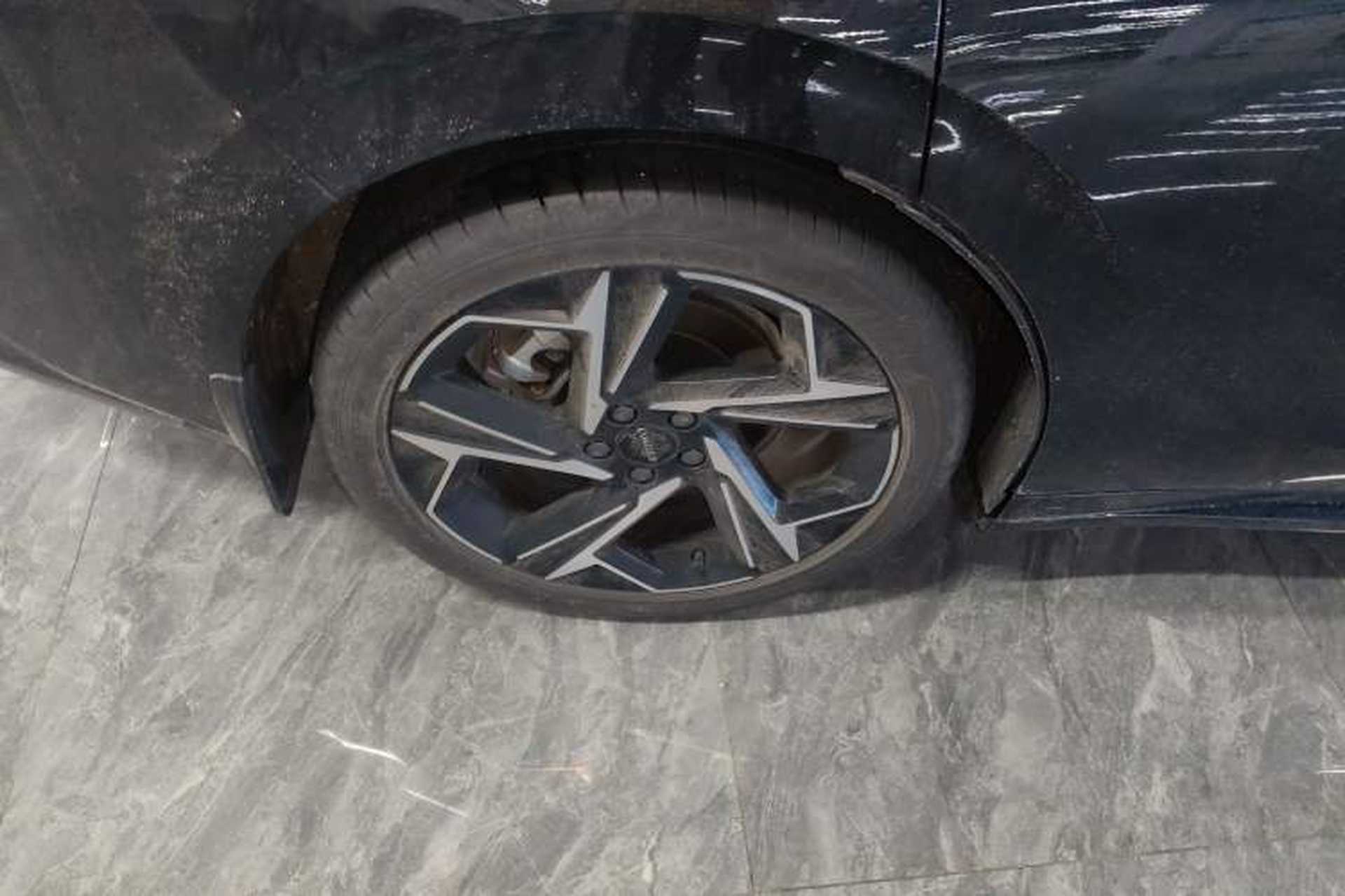 Used Lynk & Co 07 2024 EM-P 126 Long-Range Halo Right Rear Wheel Hub