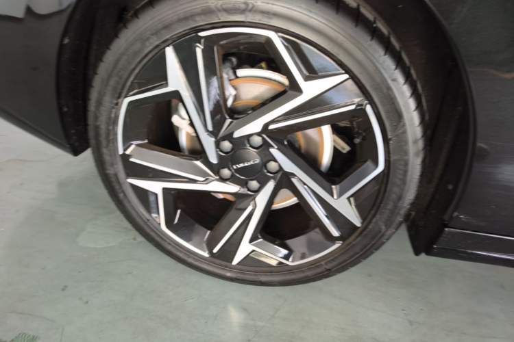 Used Lynk & Co 07 2024 EM-P 126 Long-Range Ultra Right Rear Wheel Hub