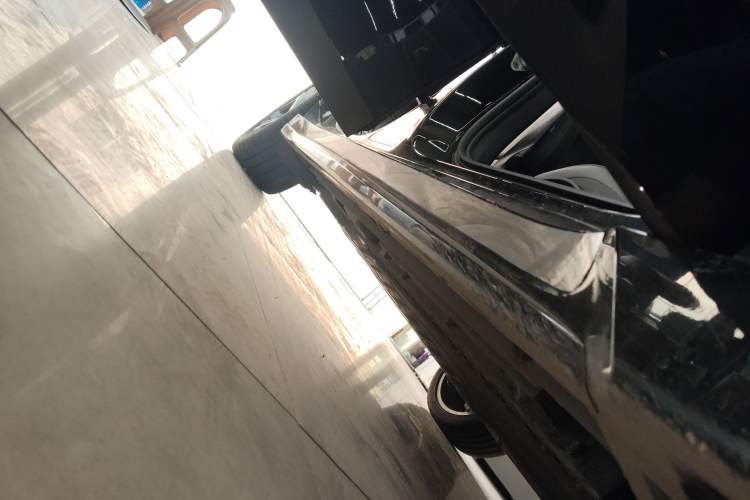Used Lynk & Co 07 2024 EM-P 126 Long-Range Halo Right Side Sill