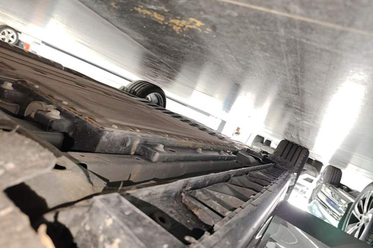 Used Lynk & Co 07 2024 EM-P 126 Long-Range Halo Right Side Sill