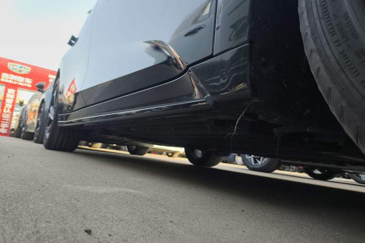 Used Lynk & Co 07 2024 EM-P 126 Long-Range Ultra Right Side Sill