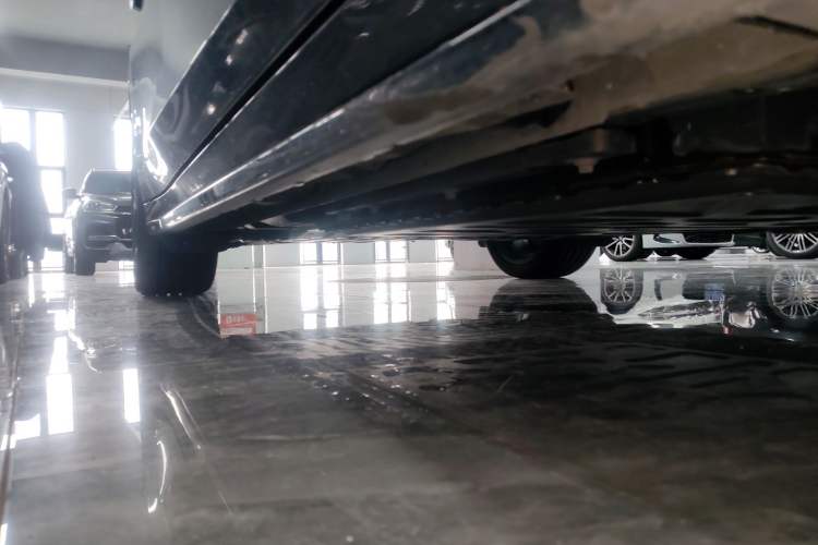 Used Lynk & Co 07 2024 EM-P 126 Long-Range Halo Right Side Sill