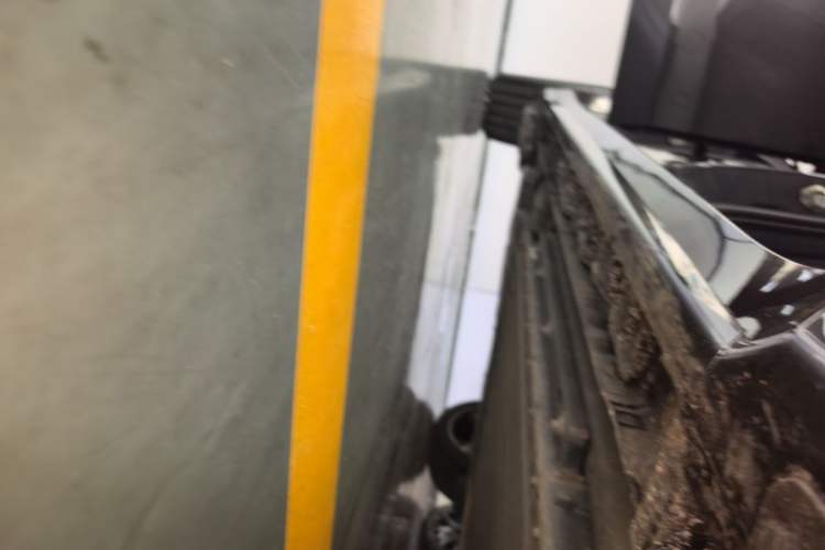 Used Lynk & Co 07 2024 EM-P 126 Long-Range Ultra Right Side Sill