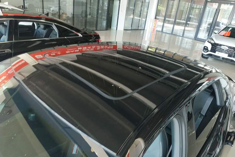 Used Lynk & Co 07 2024 EM-P 126 Long-Range Ultra Roof