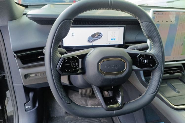 Used Lynk & Co 07 2024 EM-P 126 Long-Range Halo Steering Wheel