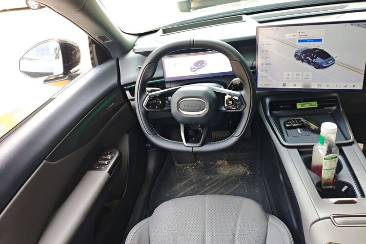 Used Lynk & Co 07 2024 EM-P 126 Long-Range Ultra Steering Wheel