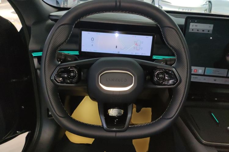 Used Lynk & Co 07 2024 EM-P 126 Long-Range Halo Steering Wheel