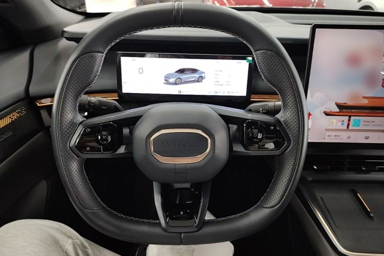Used Lynk & Co 07 2024 EM-P 126 Long-Range Halo Steering Wheel