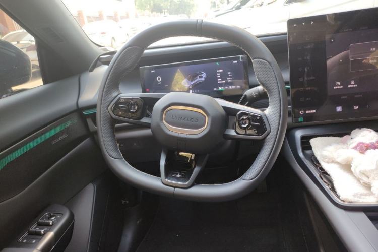 Used Lynk & Co 07 2024 EM-P 126 Long-Range Halo Steering Wheel