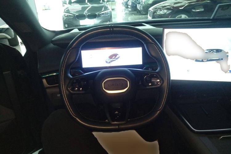 Used Lynk & Co 07 2024 EM-P 126 Long-Range Ultra Steering Wheel
