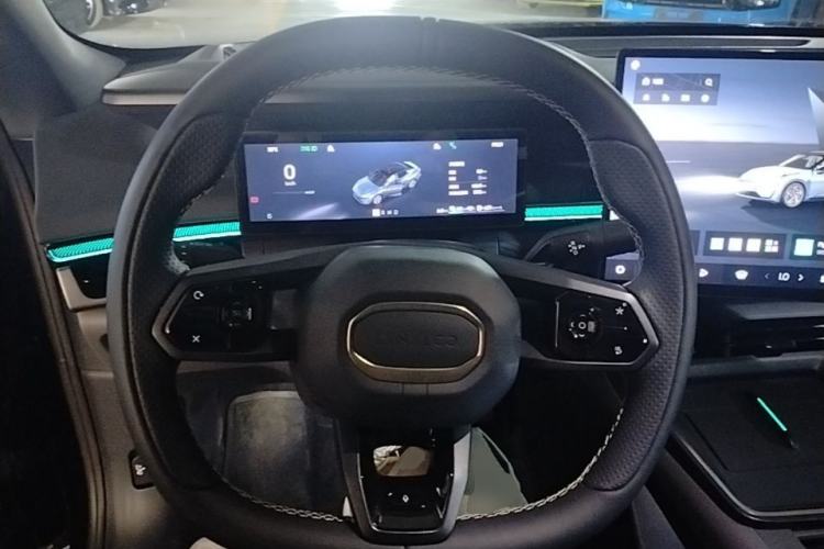 Used Lynk & Co 07 2024 EM-P 126 Long-Range Halo Steering Wheel