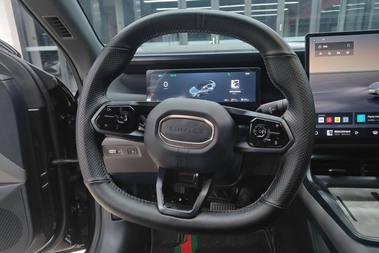 Used Lynk & Co 07 2024 EM-P 126 Long-Range Ultra Steering Wheel