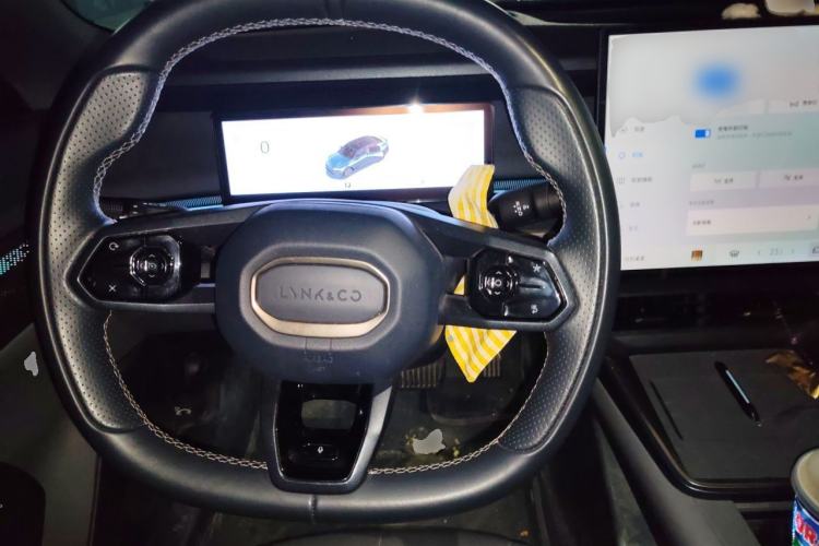 Used Lynk & Co 07 2024 EM-P 126 Long-Range Ultra Steering Wheel