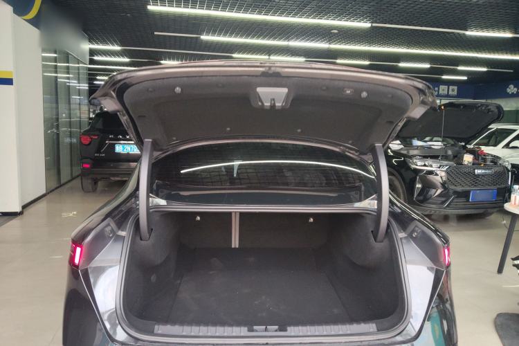 Used Lynk & Co 07 2024 EM-P 126 Long-Range Halo Trunk