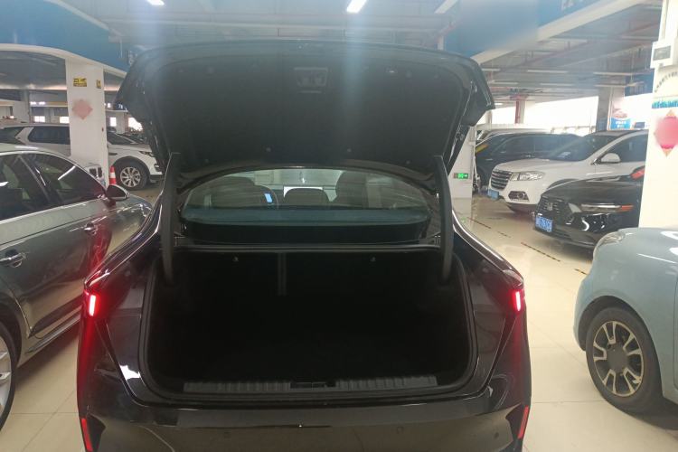 Used Lynk & Co 07 2024 EM-P 126 Long-Range Halo Trunk