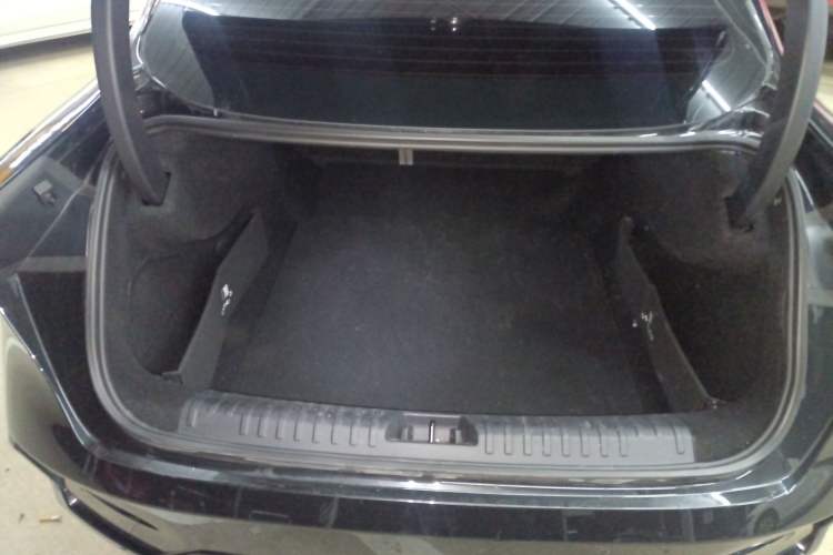 Used Lynk & Co 07 2024 EM-P 126 Long-Range Halo Trunk