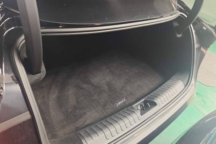 Used Lynk & Co 07 2024 EM-P 126 Long-Range Halo Trunk