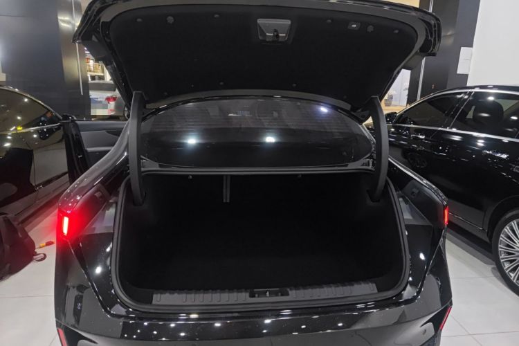 Used Lynk & Co 07 2024 EM-P 126 Long-Range Halo Trunk