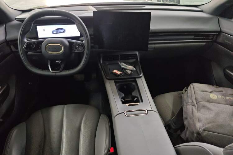 Used Lynk & Co 07 2024 EM-P 126 Long-Range Halo Center Console