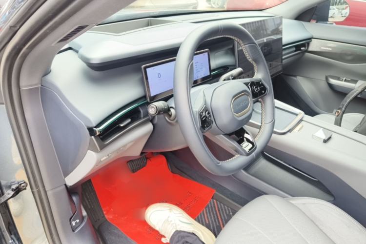 Used Lynk & Co 07 2024 EM-P 126 Long-Range Ultra Center Console