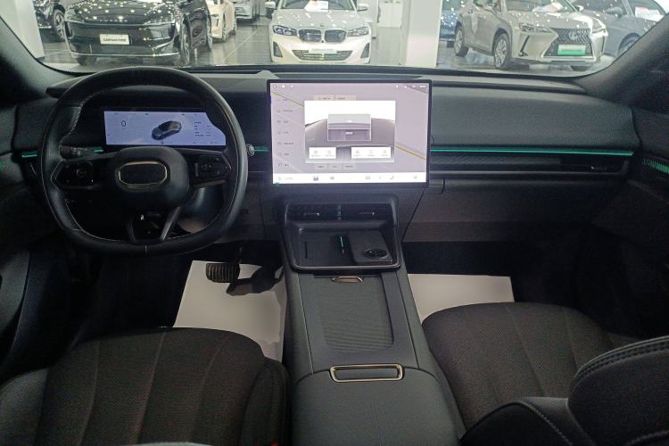 Used Lynk & Co 07 2024 EM-P 126 Long-Range Ultra Center Console