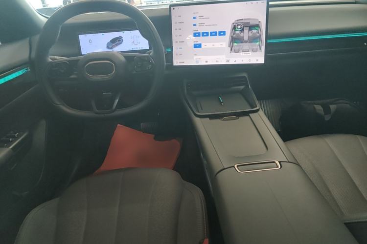 Used Lynk & Co 07 2024 EM-P 126 Long-Range Ultra Center Console