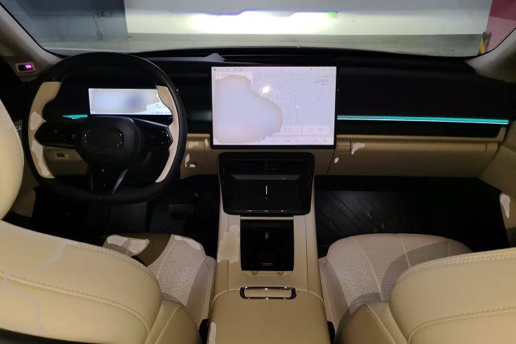 Used Lynk & Co 07 2024 EM-P 126 Long-Range Ultra Center Console