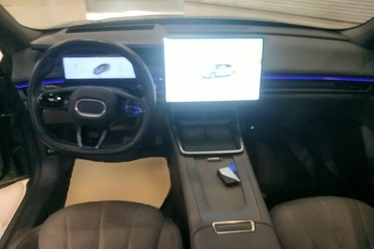 Used Lynk & Co 07 2024 EM-P 126 Long-Range Ultra Center Console