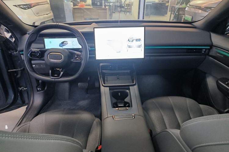 Used Lynk & Co 07 2024 EM-P 126 Long-Range Ultra Center Console