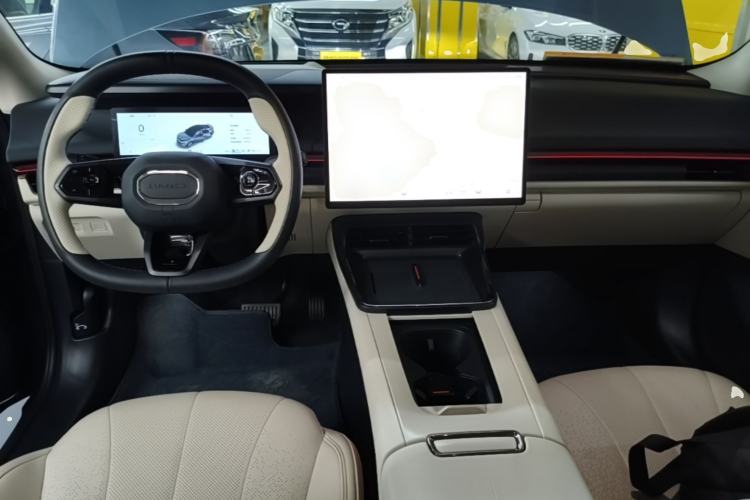 Used Lynk & Co 07 2024 EM-P 126 Long-Range Ultra Center Console