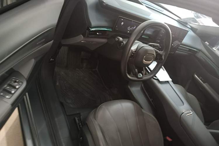 Used Lynk & Co 07 2024 EM-P 126 Long-Range Ultra Driver Seat