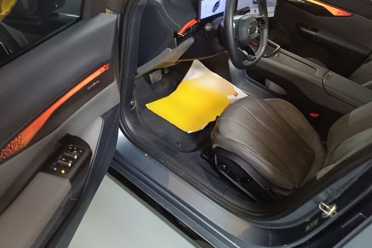 Used Lynk & Co 07 2024 EM-P 126 Long-Range Ultra Driver Seat