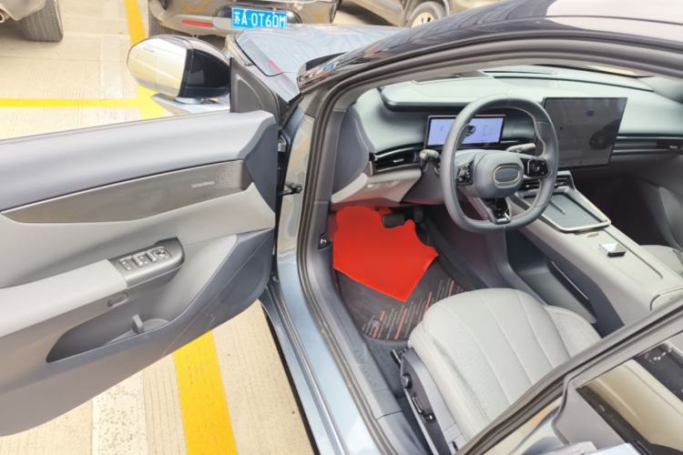 Used Lynk & Co 07 2024 EM-P 126 Long-Range Ultra Driver Seat