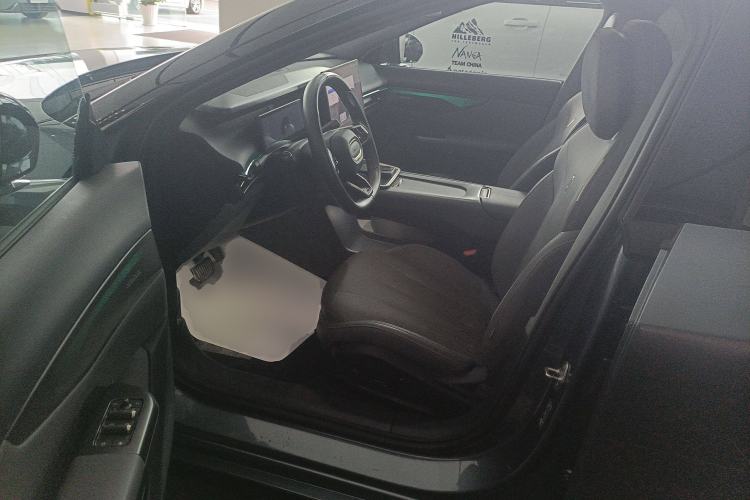 Used Lynk & Co 07 2024 EM-P 126 Long-Range Ultra Driver Seat