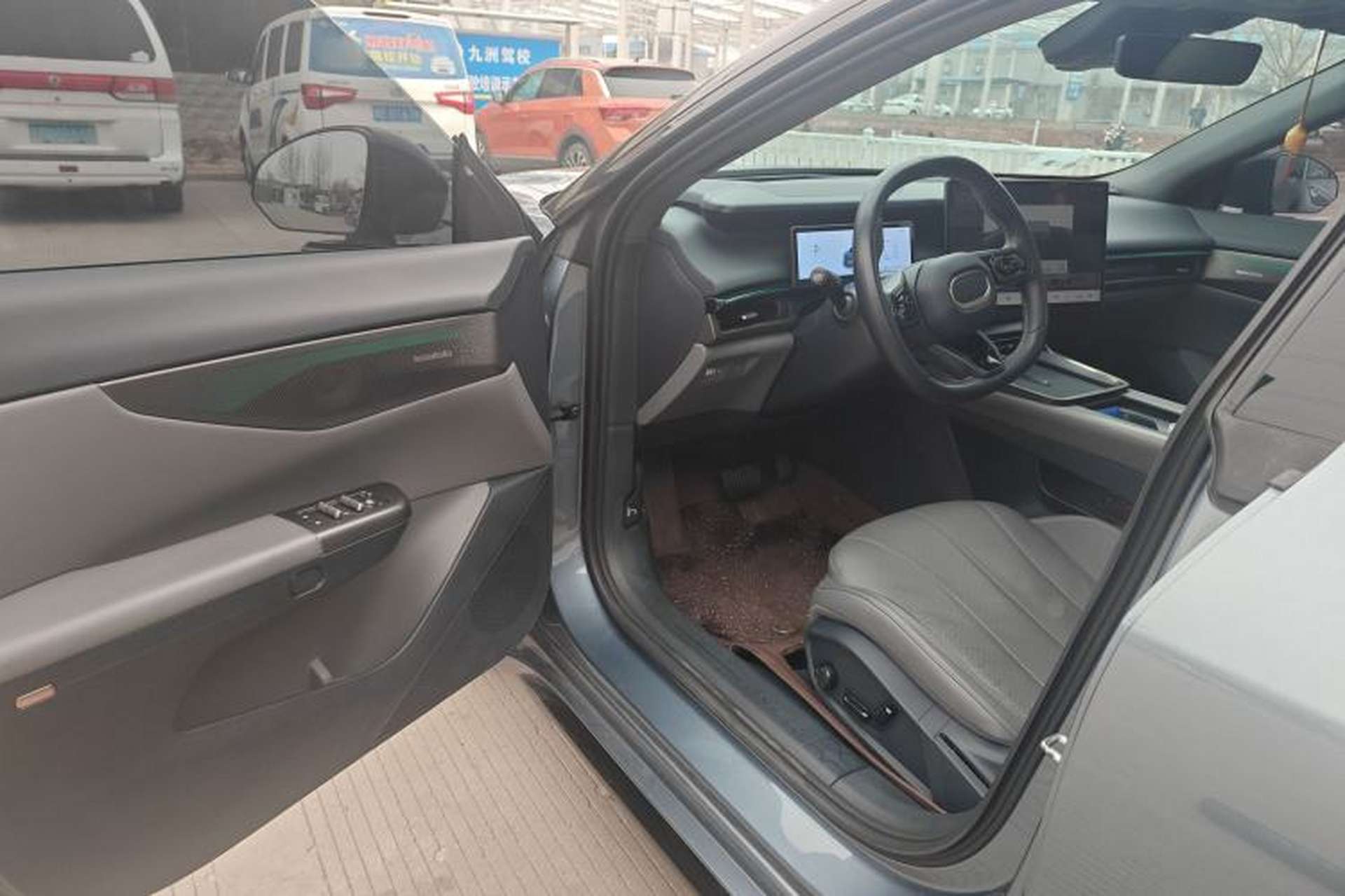 Used Lynk & Co 07 2024 EM-P 126 Long-Range Ultra Driver Seat
