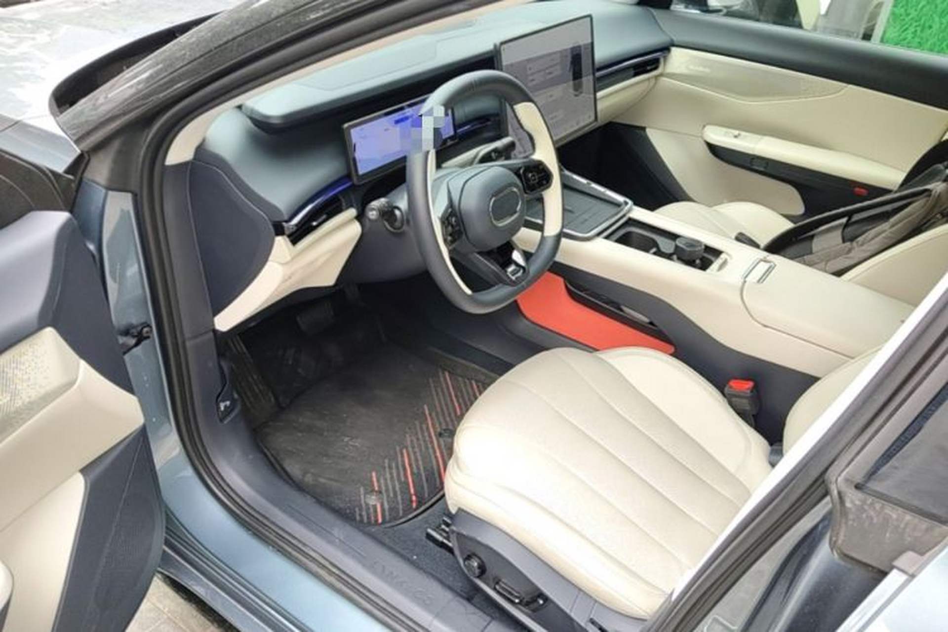 Used Lynk & Co 07 2024 EM-P 126 Long-Range Ultra Driver Seat