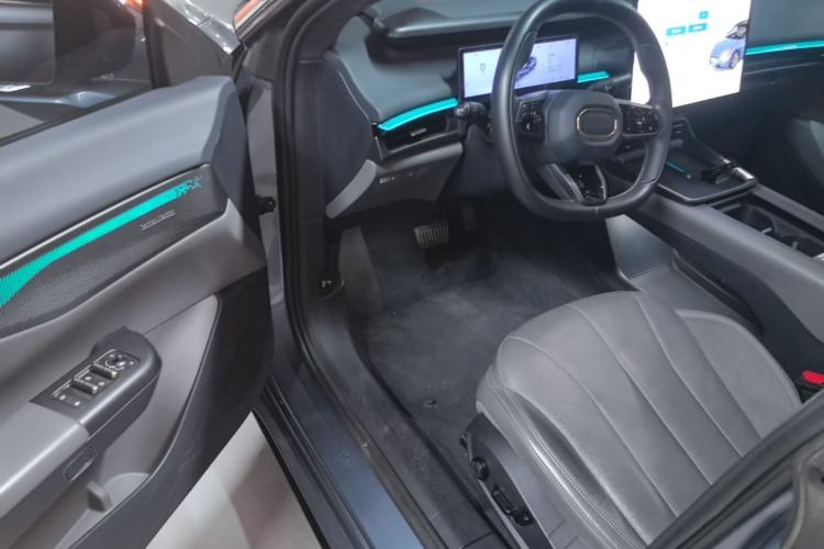 Used Lynk & Co 07 2024 EM-P 126 Long-Range Ultra Driver Seat