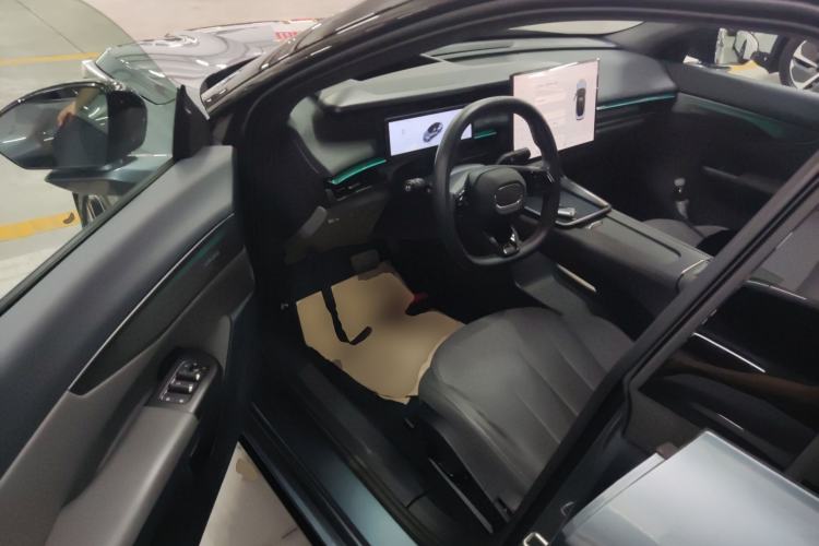 Used Lynk & Co 07 2024 EM-P 126 Long-Range Pro Driver Seat