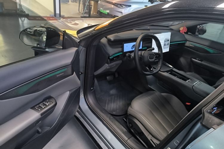Used Lynk & Co 07 2024 EM-P 126 Long-Range Ultra Driver Seat