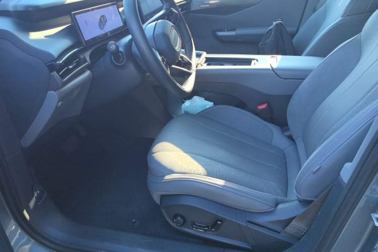 Used Lynk & Co 07 2024 EM-P 126 Long-Range Ultra Driver Seat
