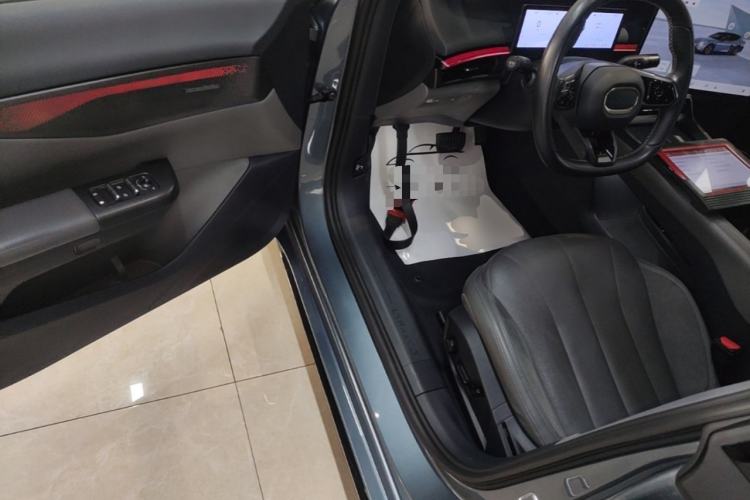 Used Lynk & Co 07 2024 EM-P 126 Long-Range Ultra Driver Seat
