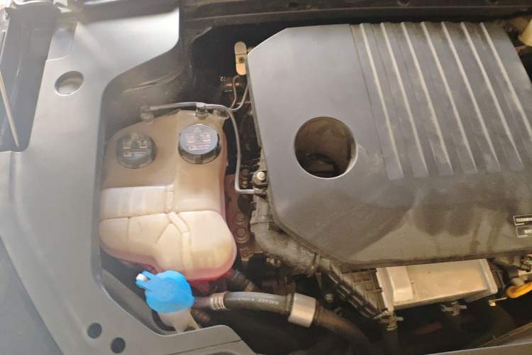 Used Lynk & Co 07 2024 EM-P 126 Long-Range Ultra Engine Bay Right