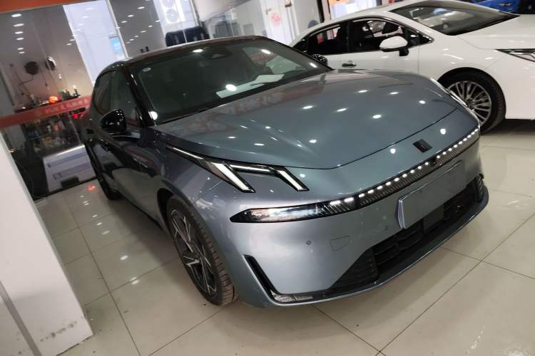 Used Lynk & Co 07 2024 EM-P 126 Long-Range Ultra Exterior 2