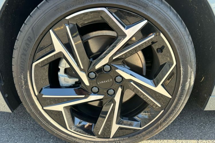Used Lynk & Co 07 2024 EM-P 126 Long-Range Ultra Exterior 2