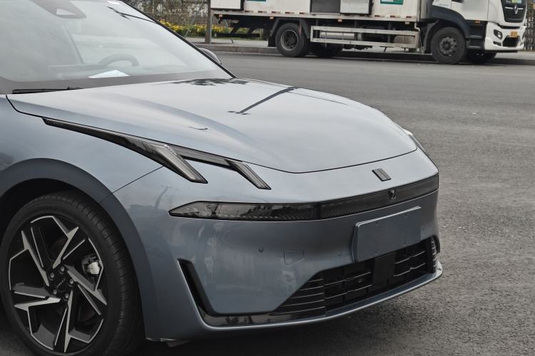 Used Lynk & Co 07 2024 EM-P 126 Long-Range Ultra Exterior 3