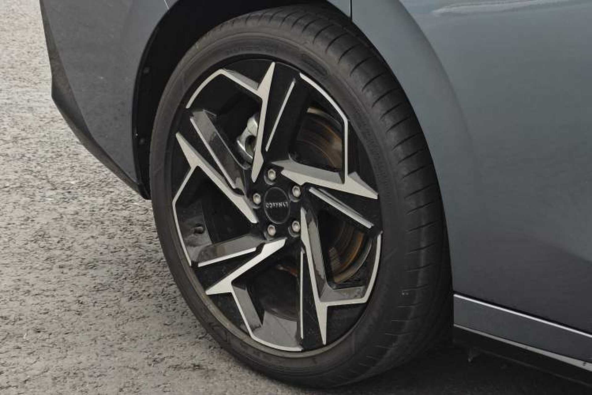Used Lynk & Co 07 2024 EM-P 126 Long-Range Ultra Exterior 4