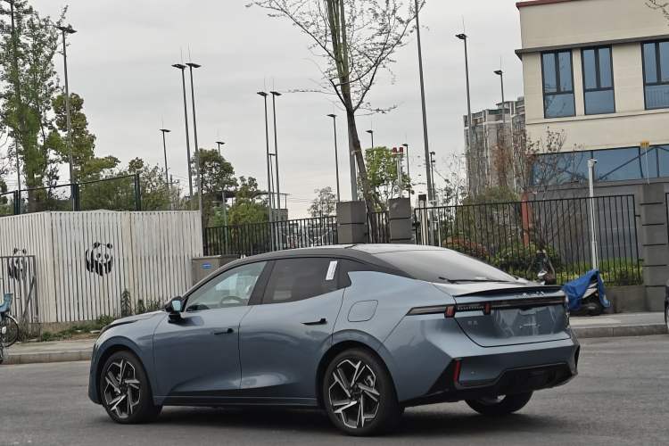 Used Lynk & Co 07 2024 EM-P 126 Long-Range Ultra Exterior 6