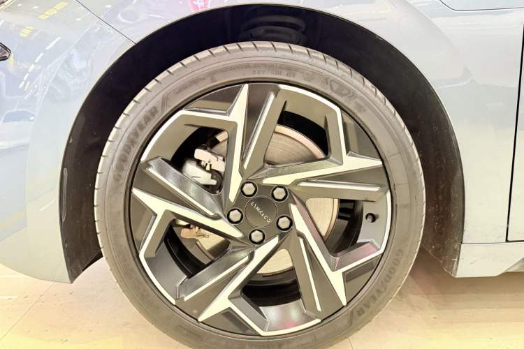 Used Lynk & Co 07 2024 EM-P 126 Long-Range Ultra Exterior 6